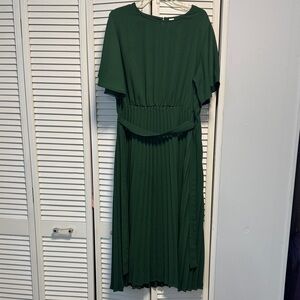 Elegant Green Pleated Dress